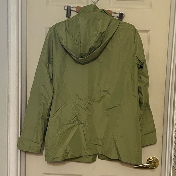 Women’s Green Raincoat/Windbreaker - Picture 2 of 5